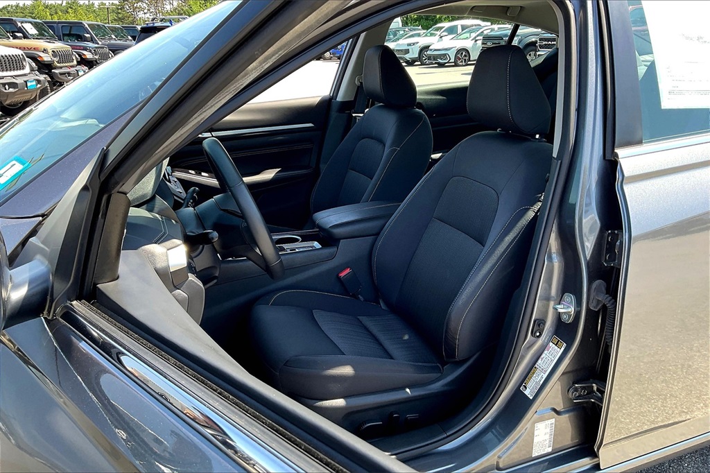 2022 Nissan Altima 2.5 SV - Photo 9