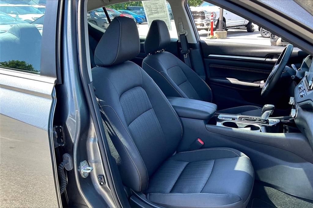2022 Nissan Altima 2.5 SV - Photo 10