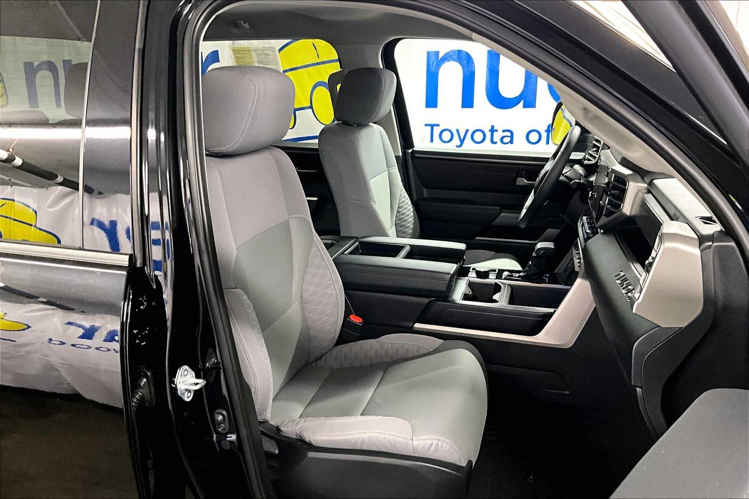 2024 Toyota Tundra SR5 - Photo 11