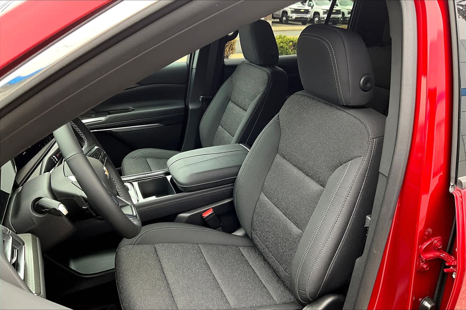 2025 Chevrolet Traverse AWD LT - Photo 11