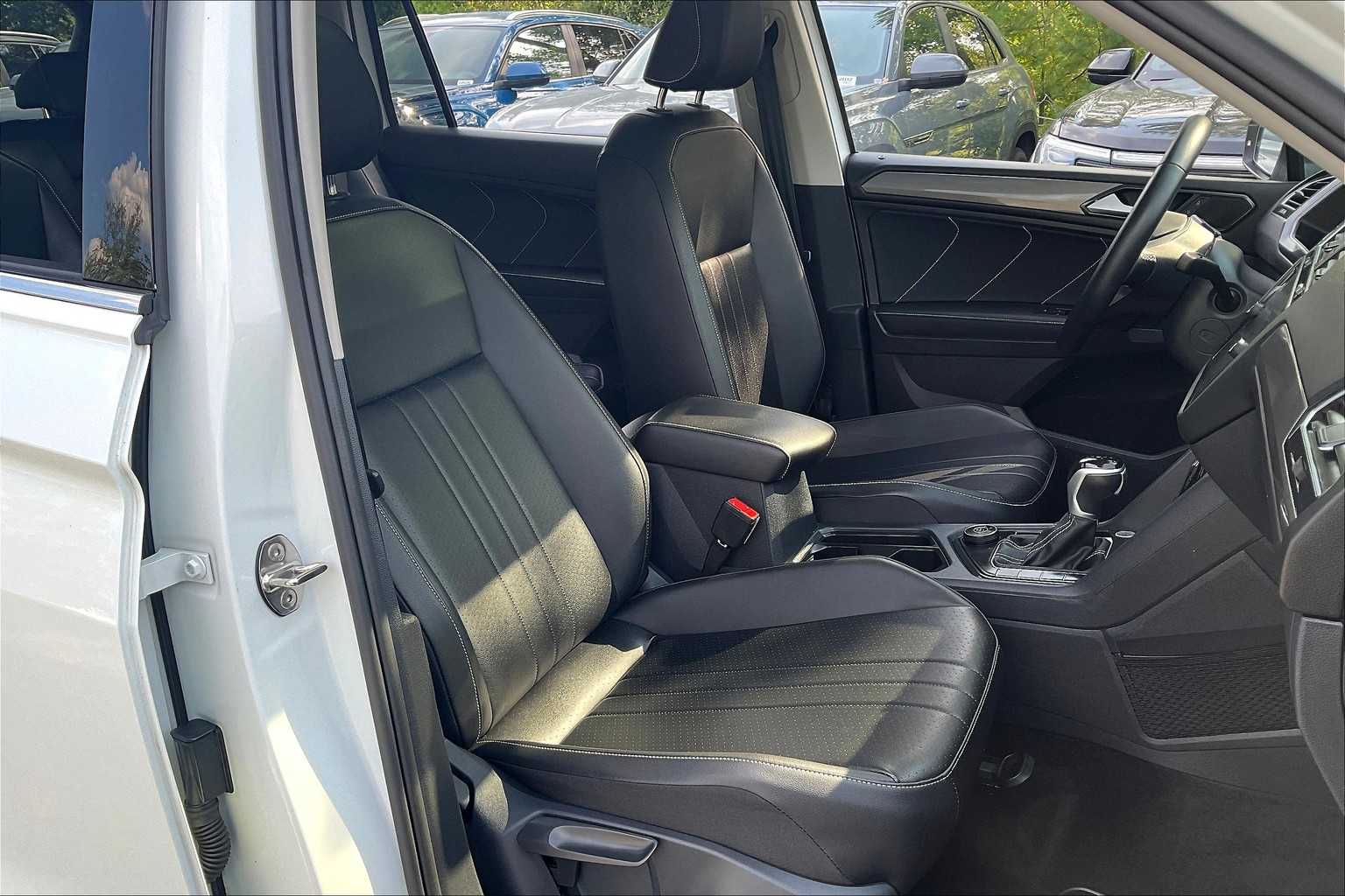 2022 Volkswagen Tiguan SE - Photo 11