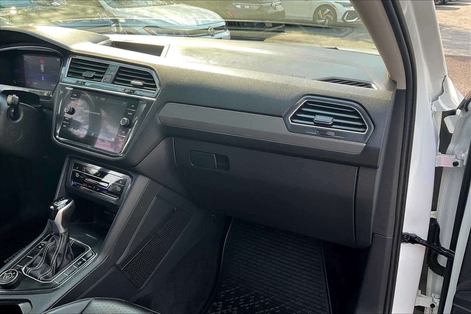 2022 Volkswagen Tiguan SE - Photo 13