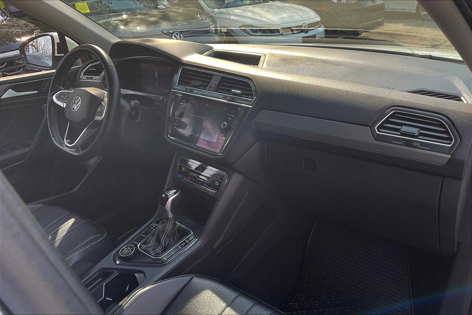 2022 Volkswagen Tiguan SE - Photo 14