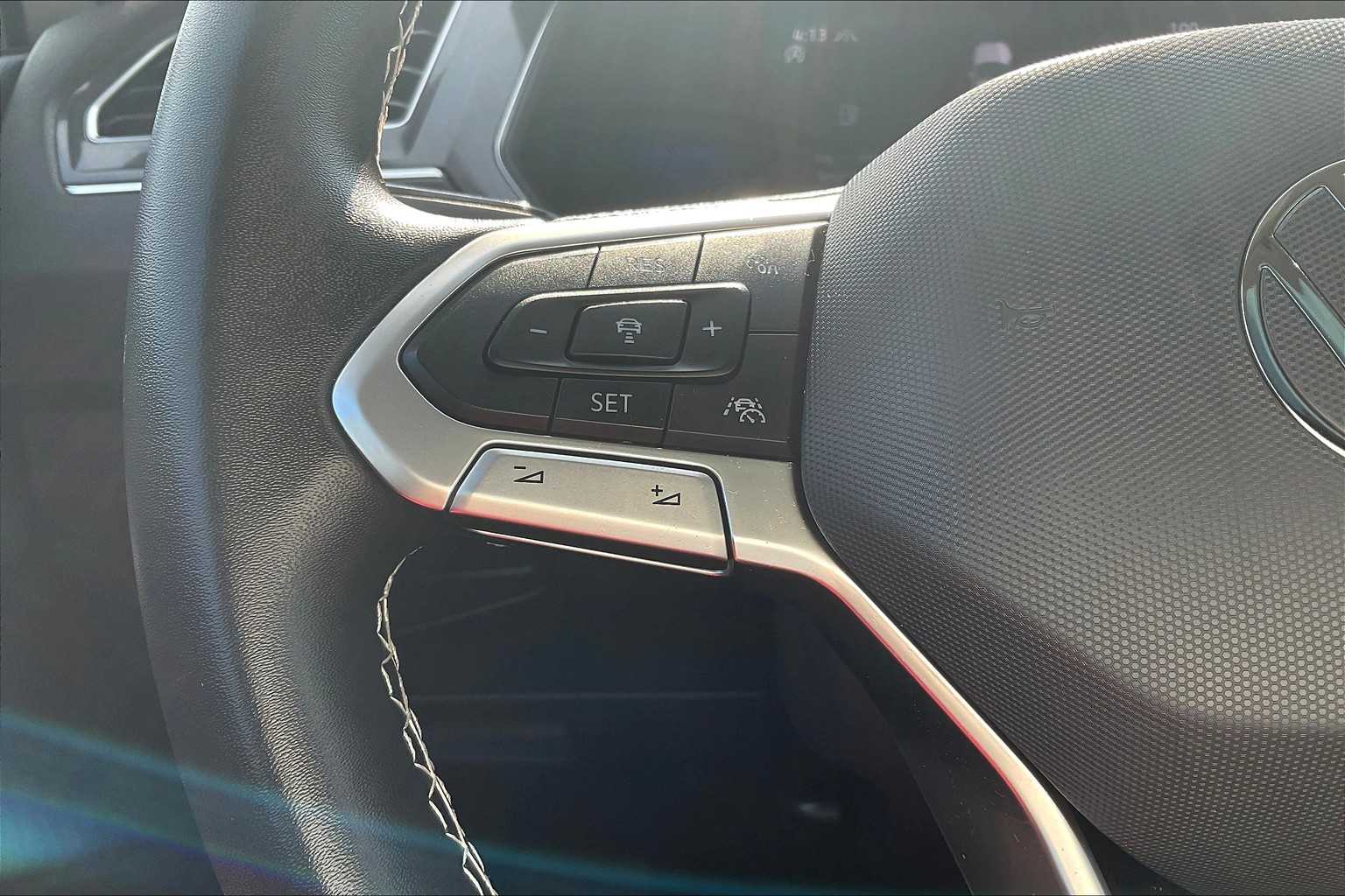 2022 Volkswagen Tiguan SE - Photo 23