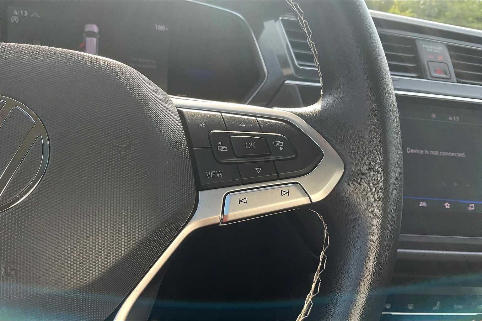 2022 Volkswagen Tiguan SE - Photo 24