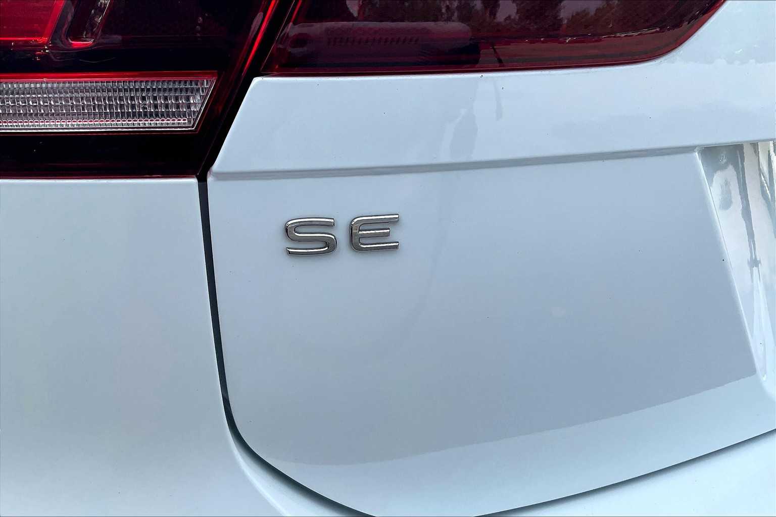 2022 Volkswagen Tiguan SE - Photo 28