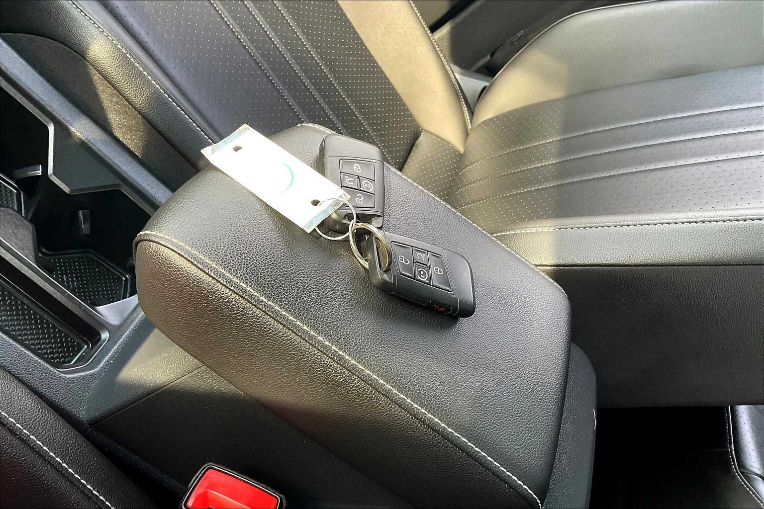 2022 Volkswagen Tiguan SE - Photo 30