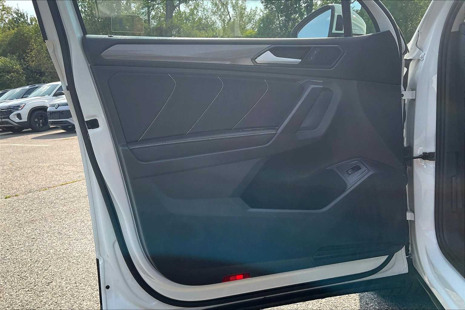 2022 Volkswagen Tiguan SE - Photo 9