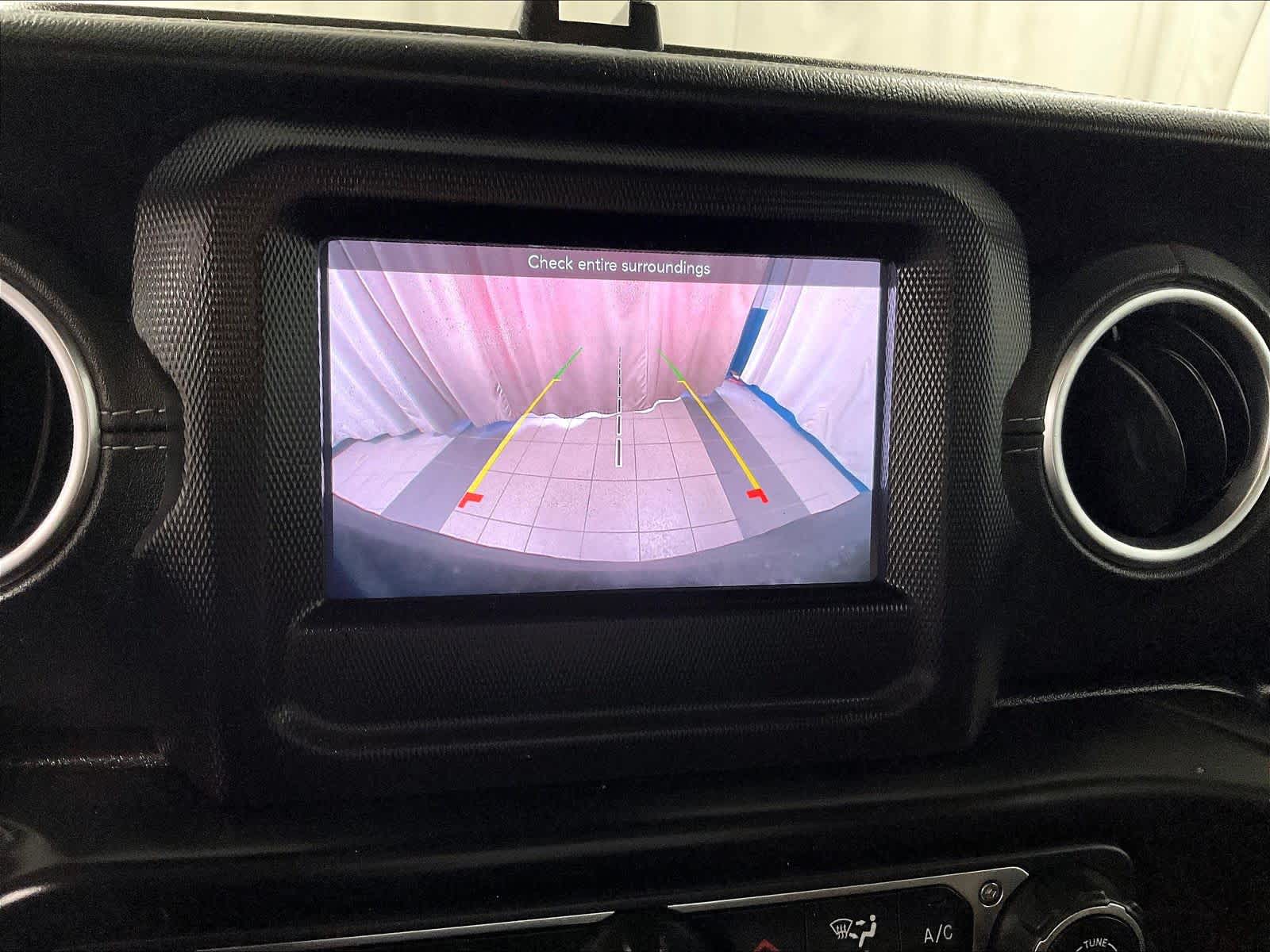 2020 Jeep Wrangler Unlimited Sahara - Photo 19