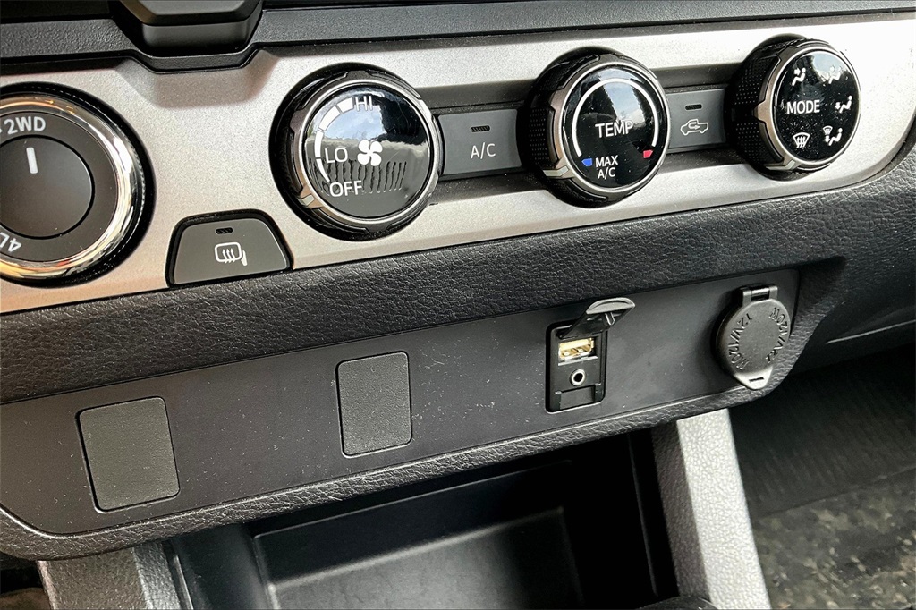 2017 Toyota Tacoma Access Cab 4x4 - Photo 13