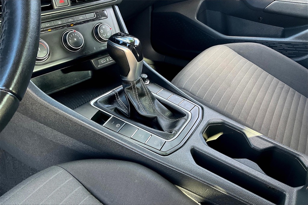 2024 Volkswagen Jetta 1.5T S - Photo 19