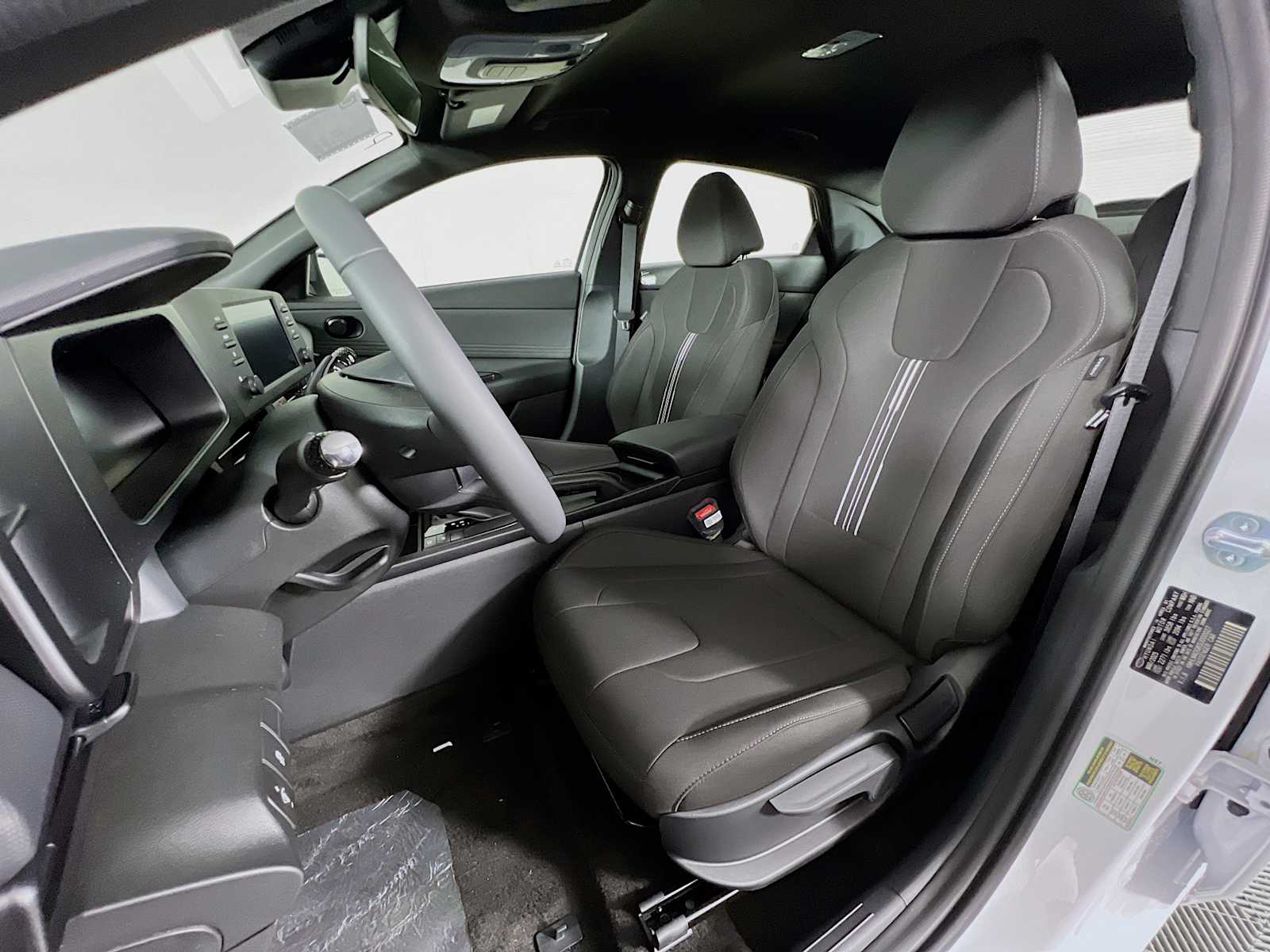 2025 Hyundai Elantra SEL Sport - Photo 12
