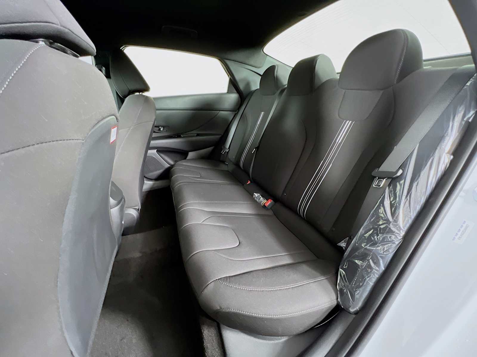 2025 Hyundai Elantra SEL Sport - Photo 13