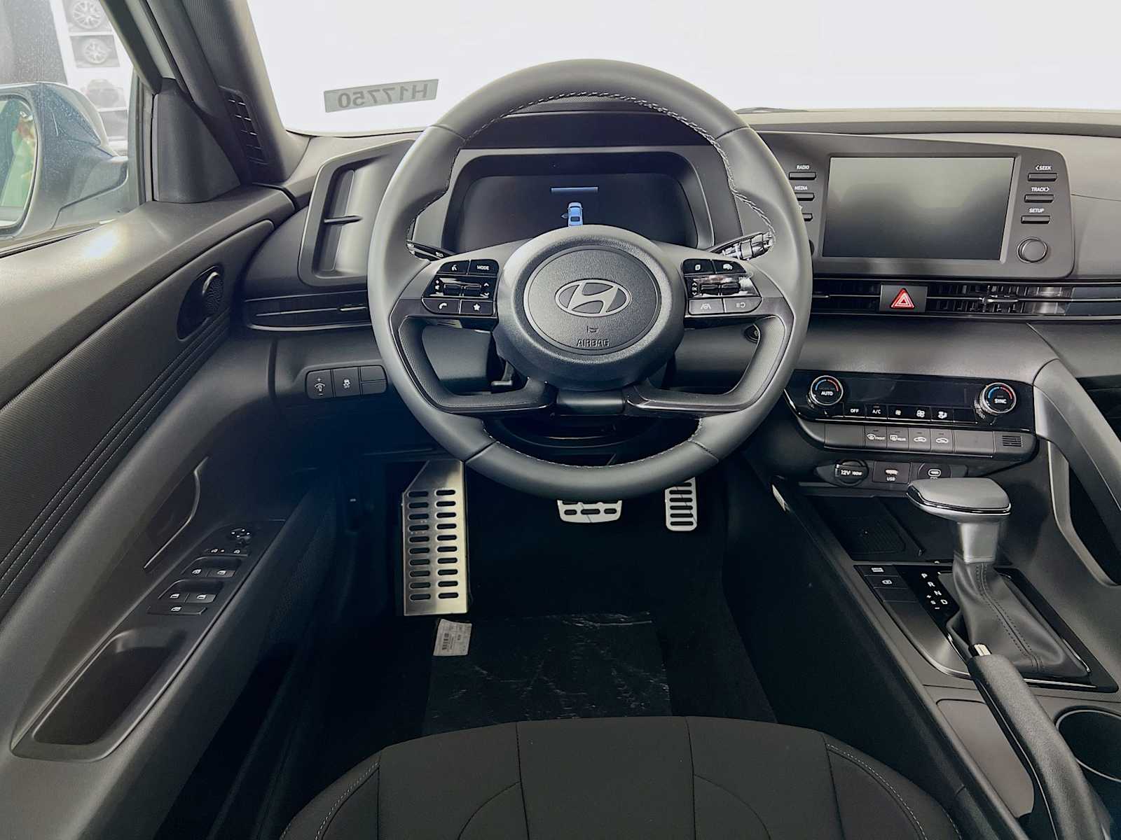 2025 Hyundai Elantra SEL Sport - Photo 14