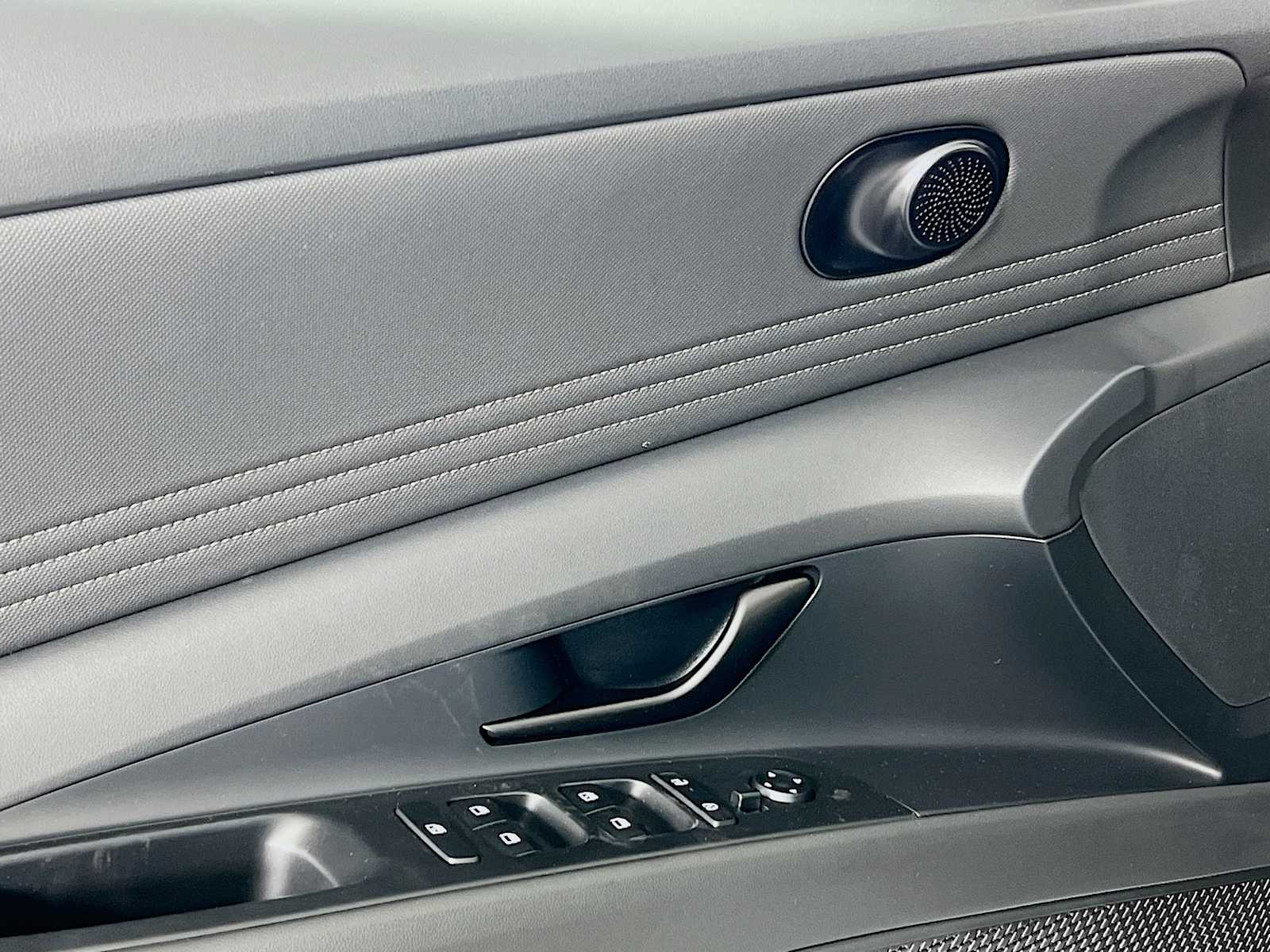 2025 Hyundai Elantra SEL Sport - Photo 15