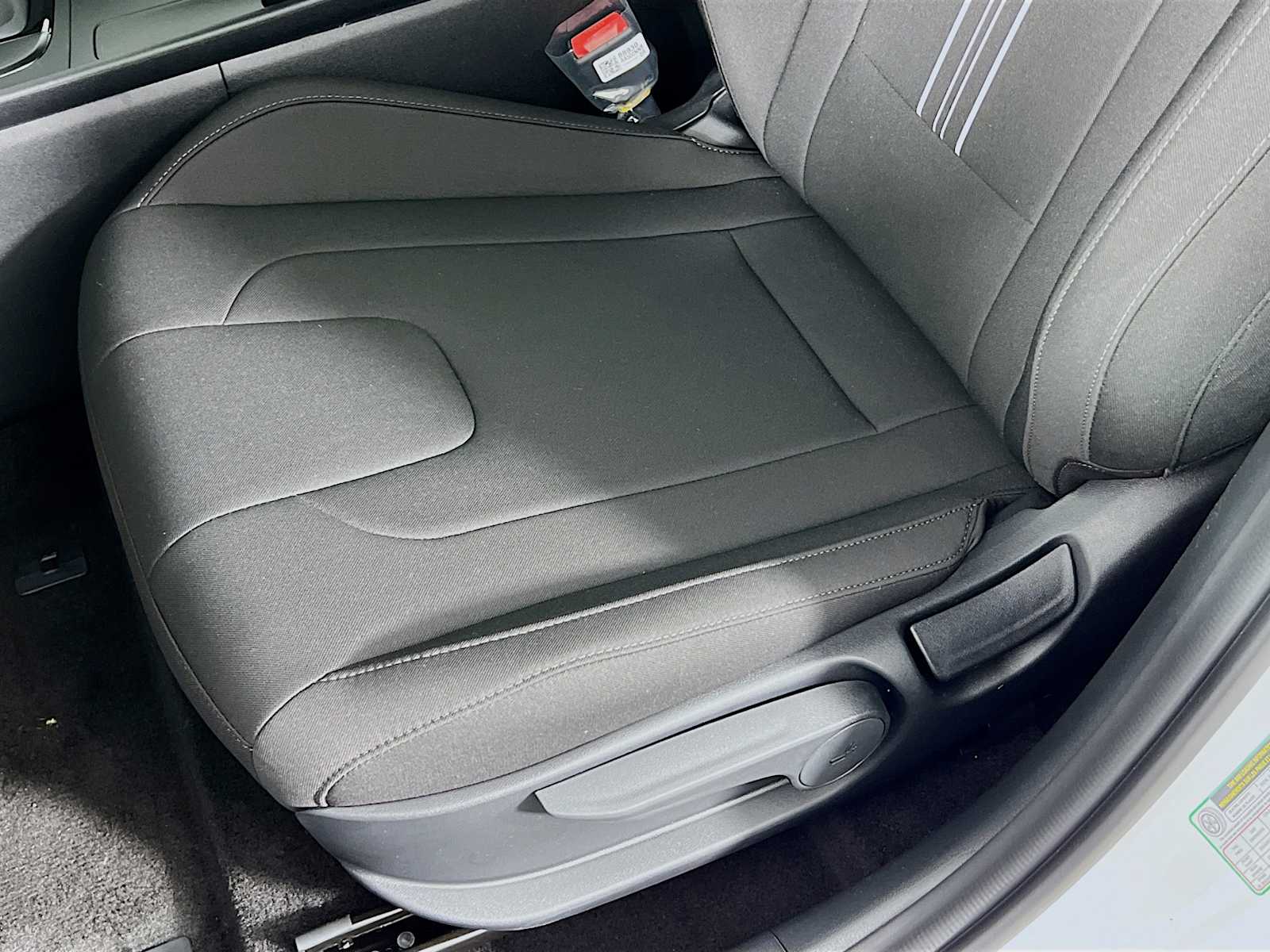 2025 Hyundai Elantra SEL Sport - Photo 16