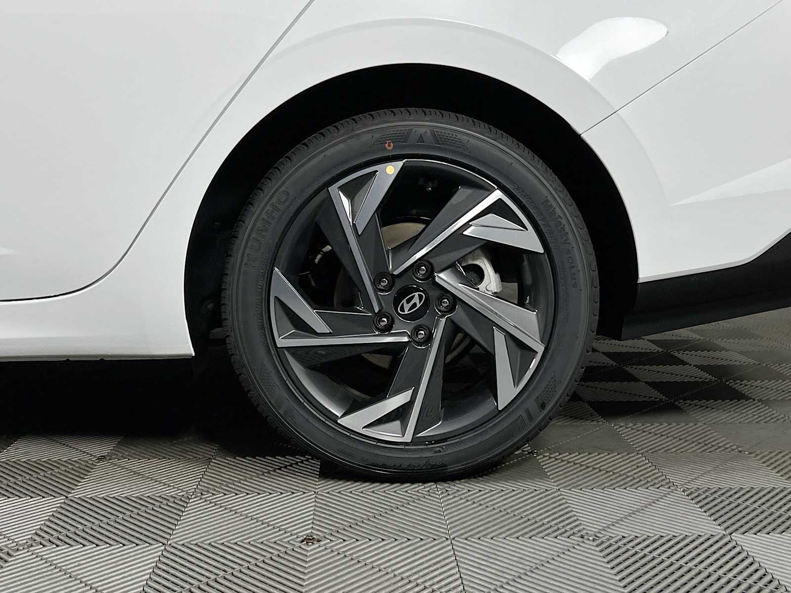 2025 Hyundai Elantra SEL Sport - Photo 18