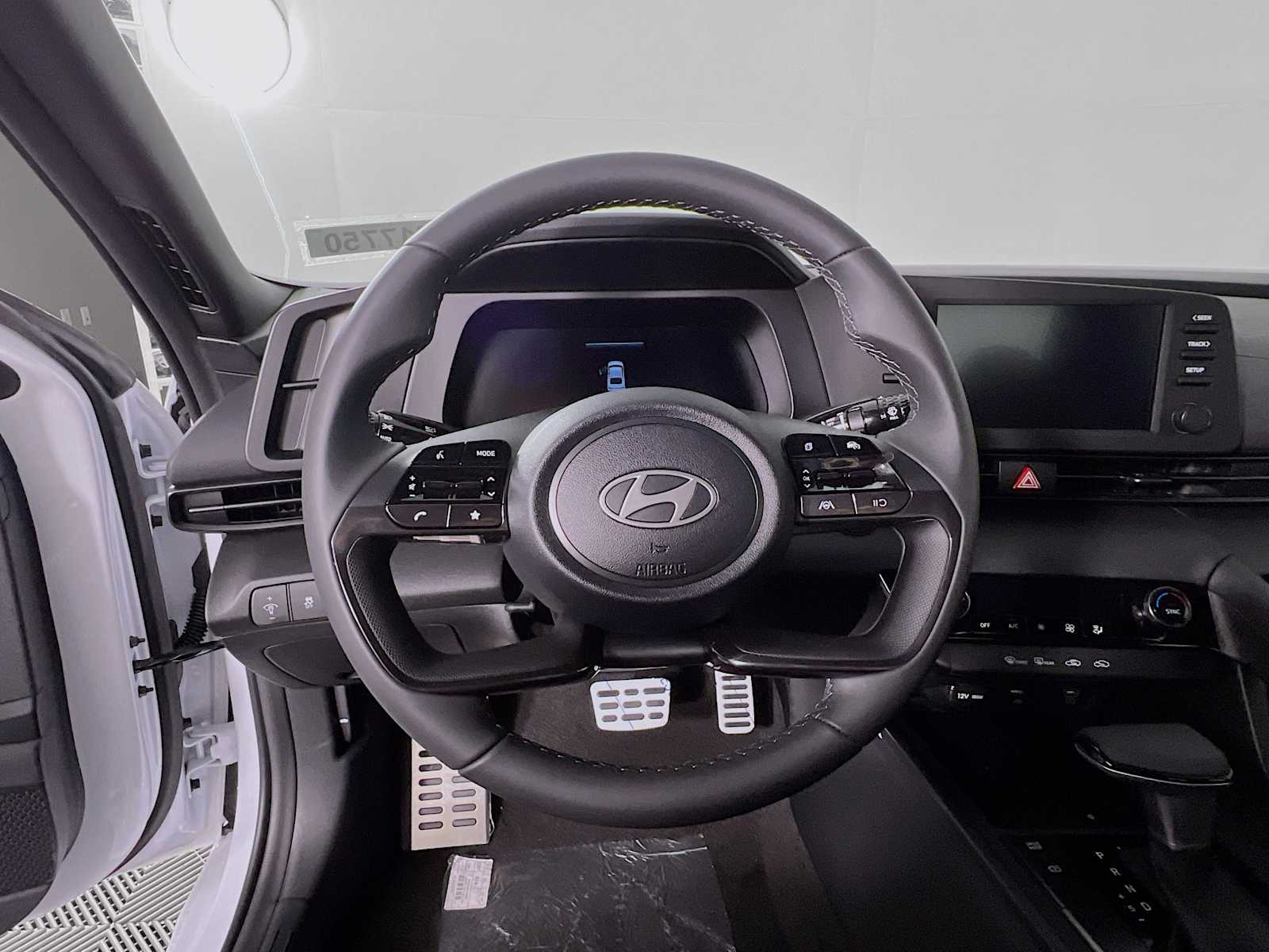2025 Hyundai Elantra SEL Sport - Photo 7