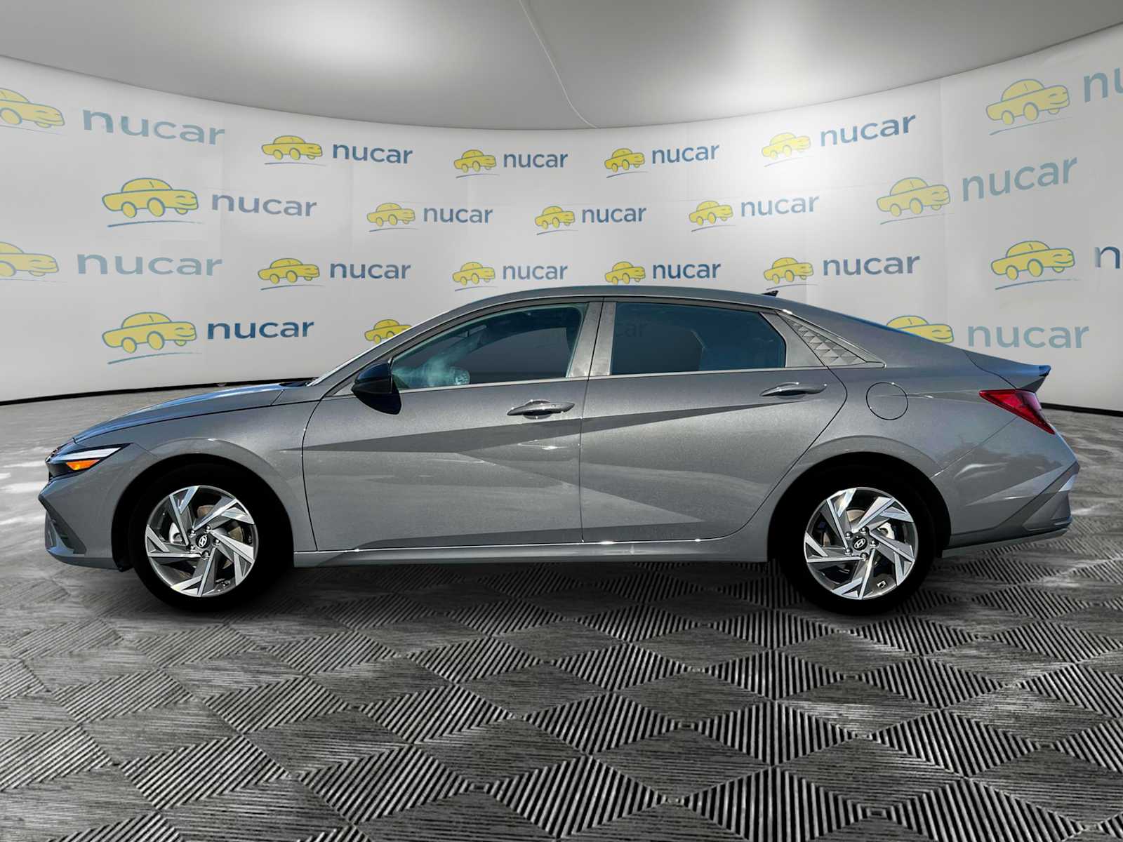 2025 Hyundai Elantra SEL Sport - Photo 4
