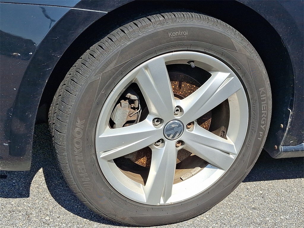 2015 Volkswagen Passat 1.8T Limited Edition - Photo 4