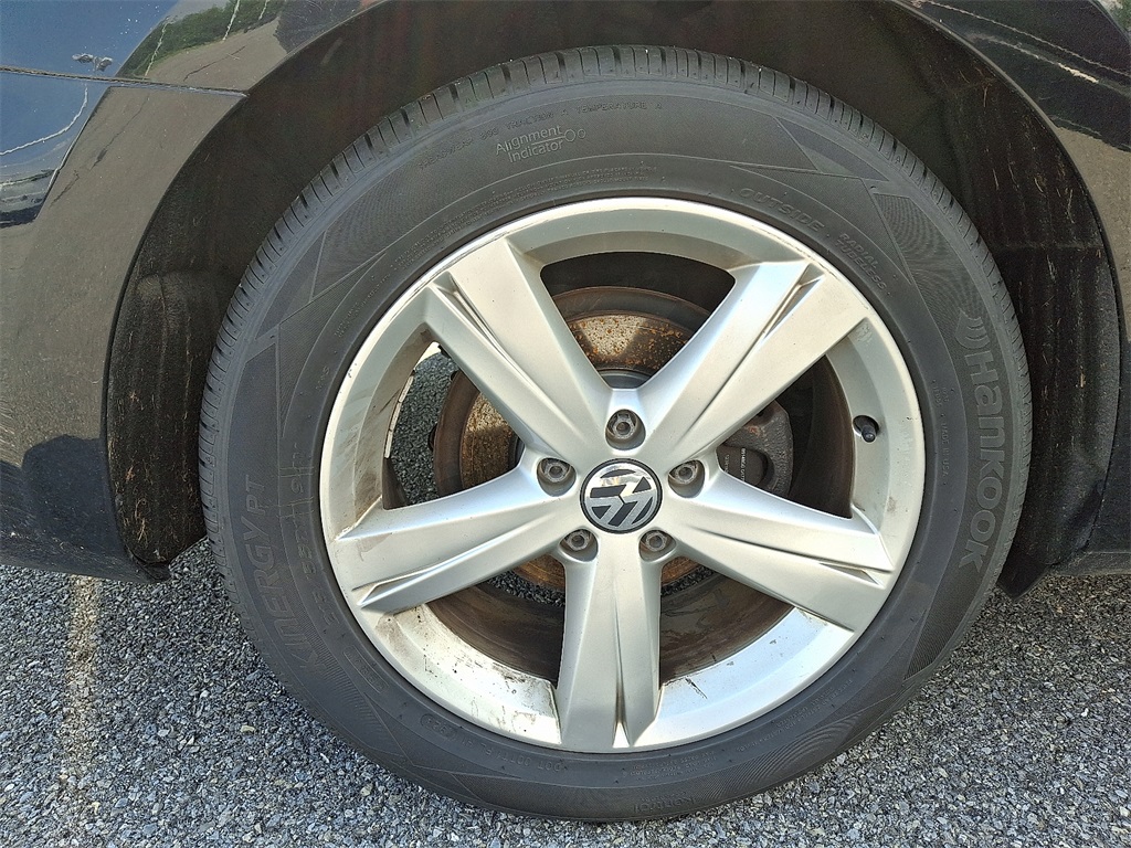 2015 Volkswagen Passat 1.8T Limited Edition - Photo 5