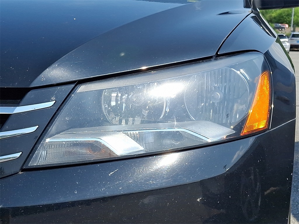 2015 Volkswagen Passat 1.8T Limited Edition - Photo 6