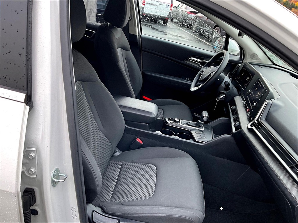 2024 Kia Sportage LX - Photo 11