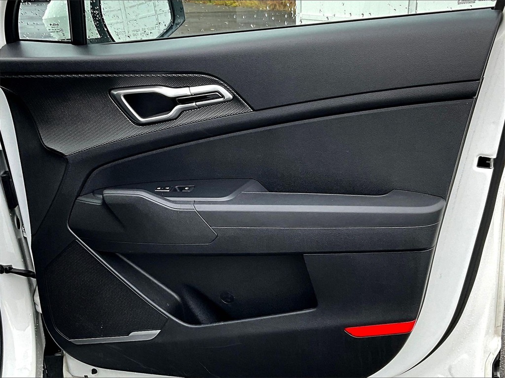 2024 Kia Sportage LX - Photo 12
