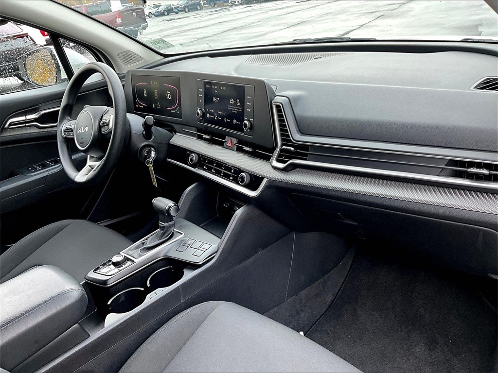 2024 Kia Sportage LX - Photo 14