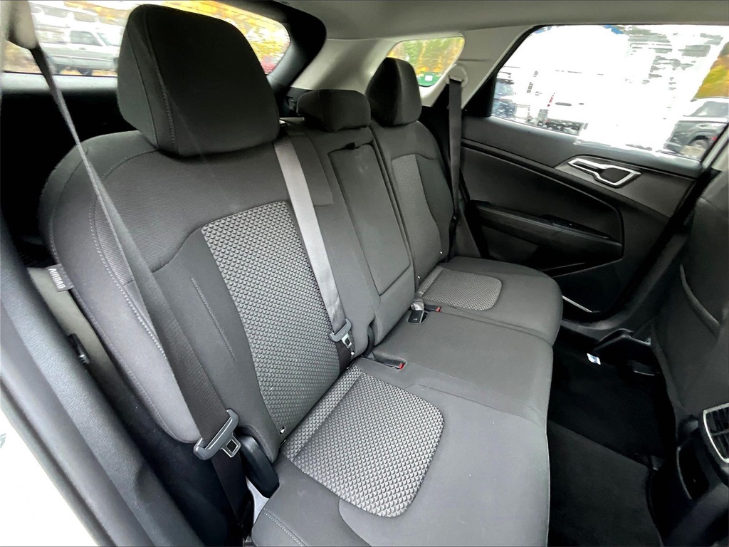 2024 Kia Sportage LX - Photo 16