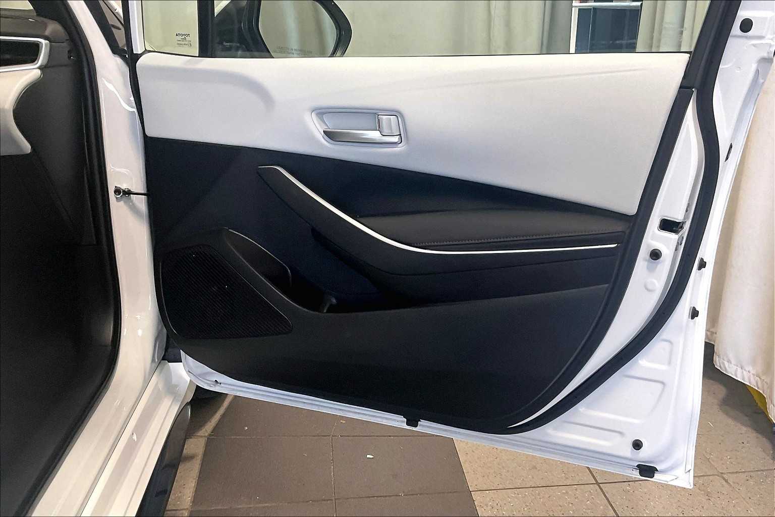 2023 Toyota Corolla SE - Photo 12