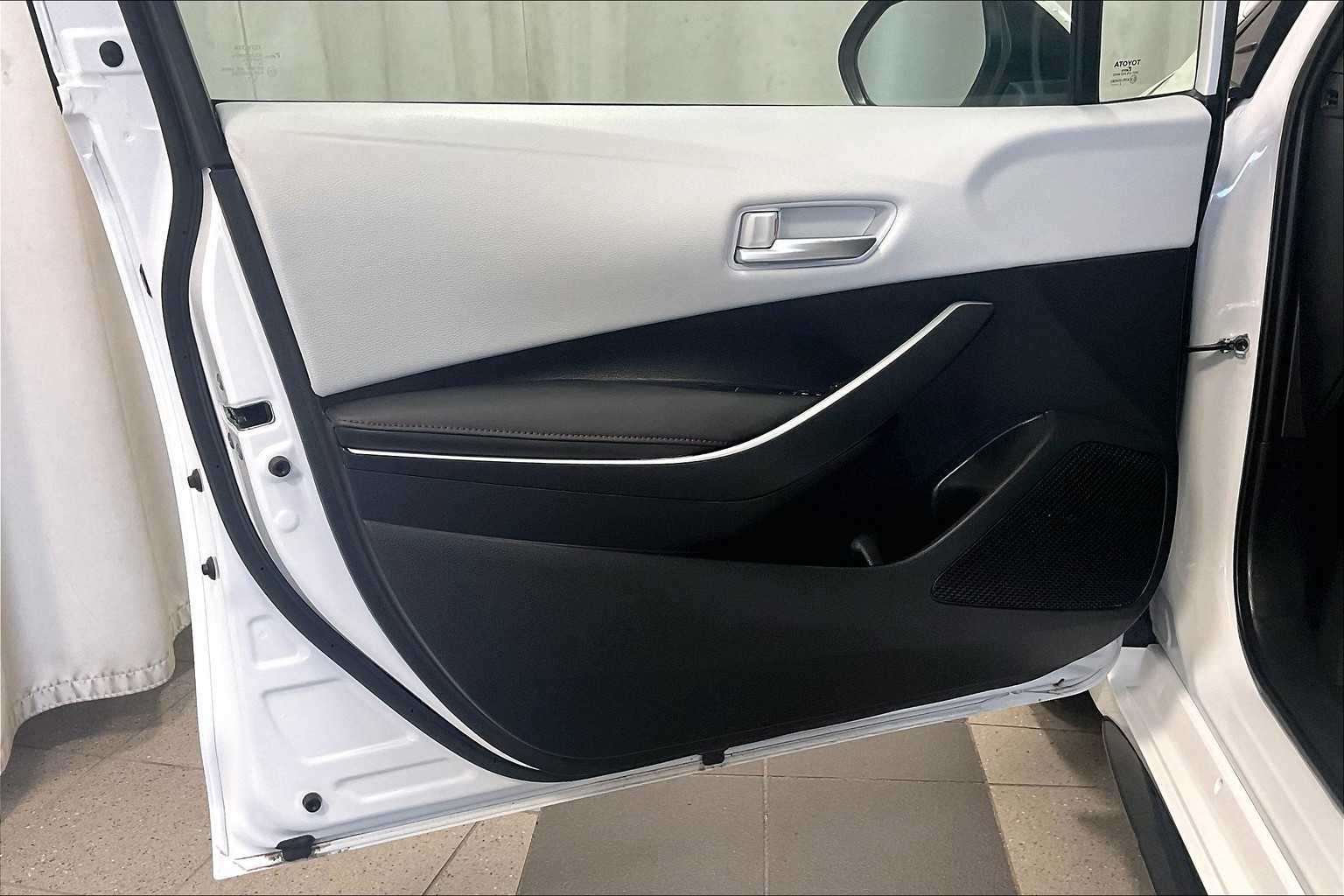 2023 Toyota Corolla SE - Photo 9
