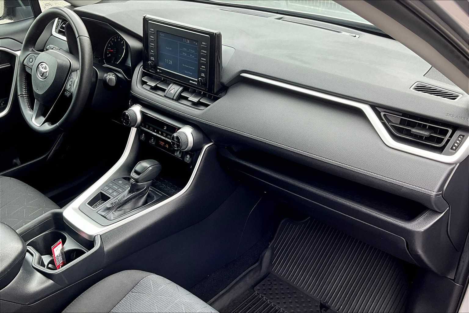 2020 Toyota RAV4 XLE - Photo 14