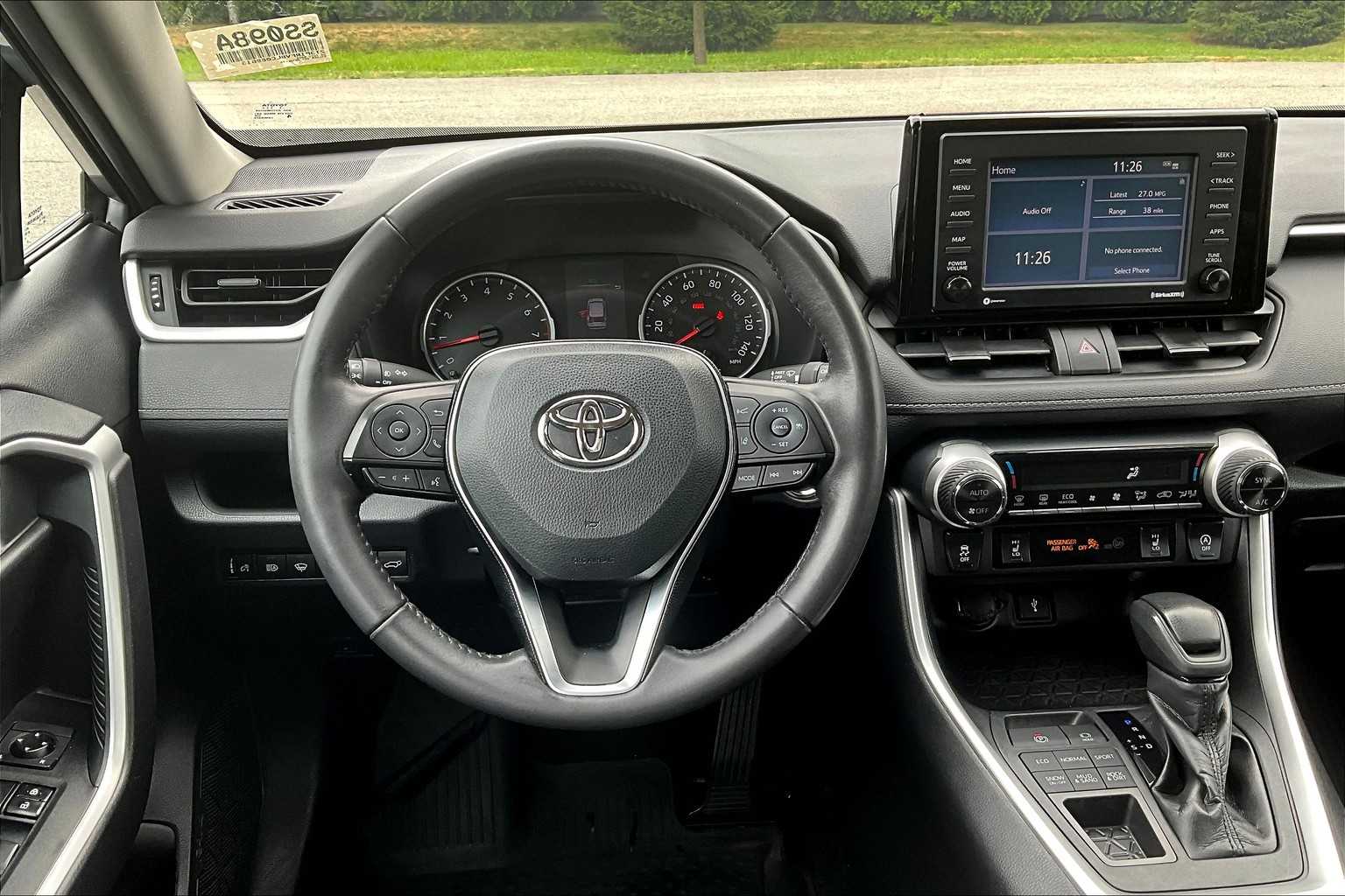 2020 Toyota RAV4 XLE - Photo 17