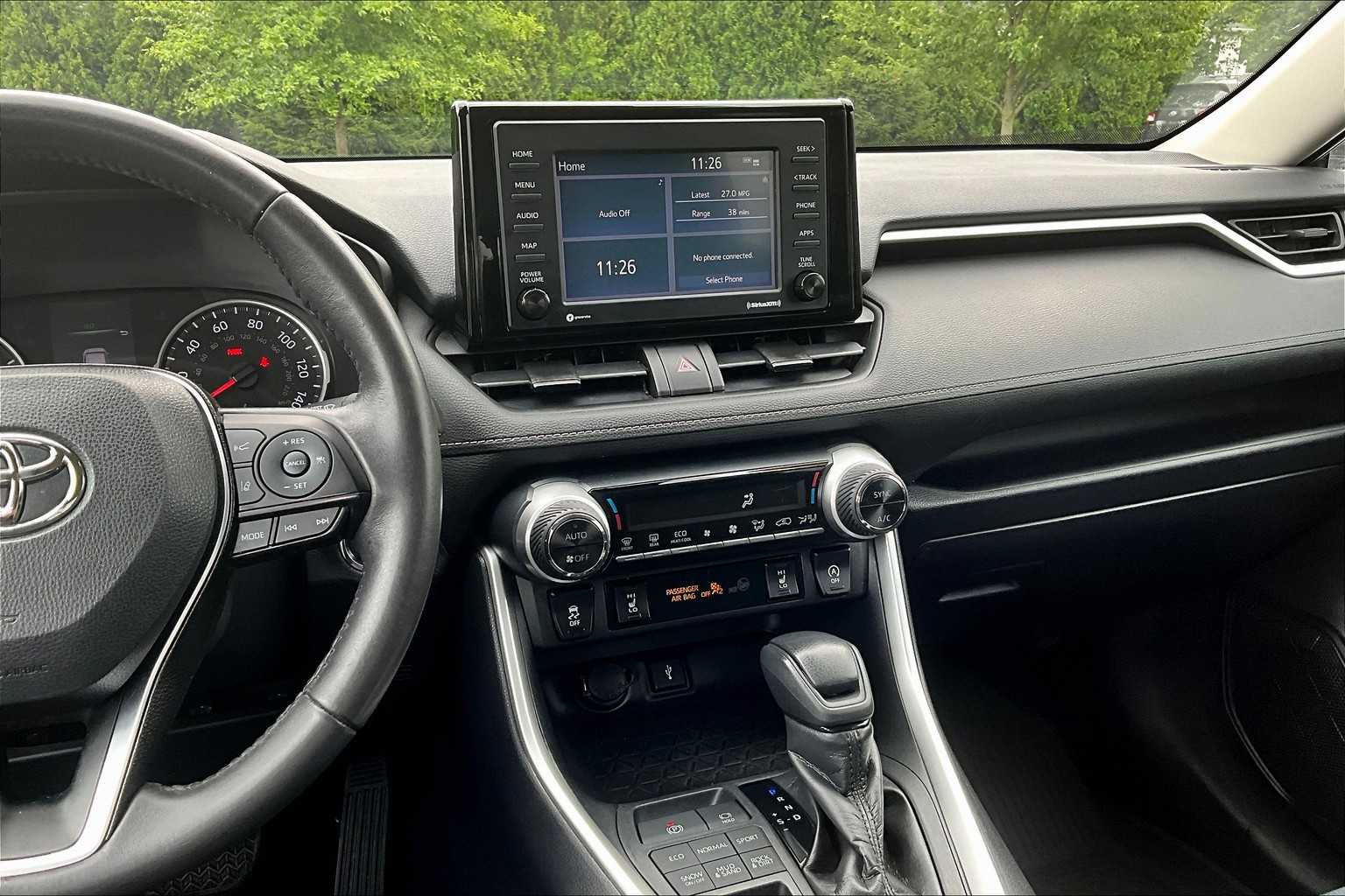 2020 Toyota RAV4 XLE - Photo 18