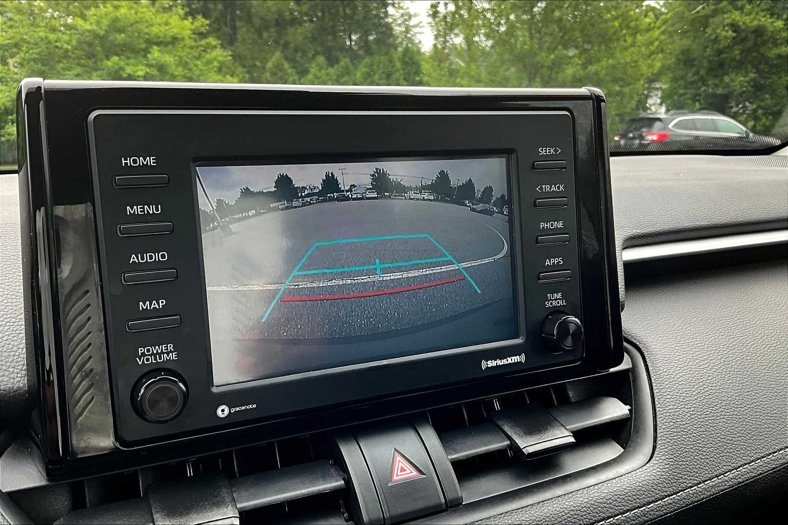 2020 Toyota RAV4 XLE - Photo 19