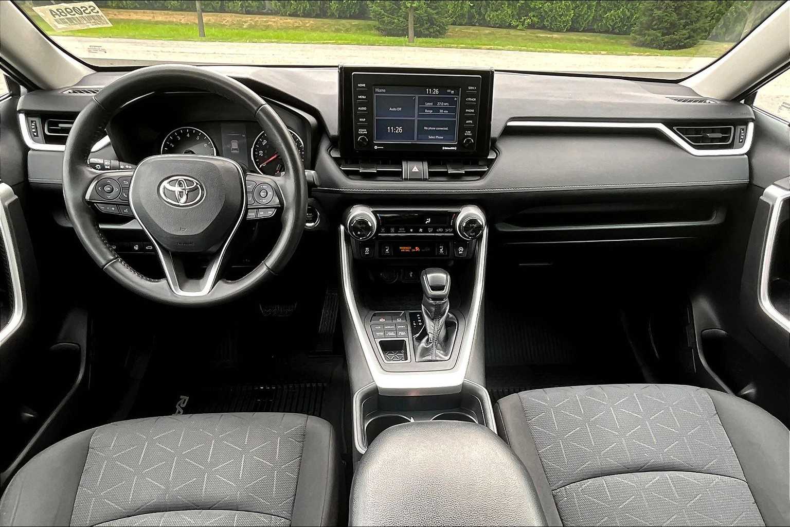 2020 Toyota RAV4 XLE - Photo 21