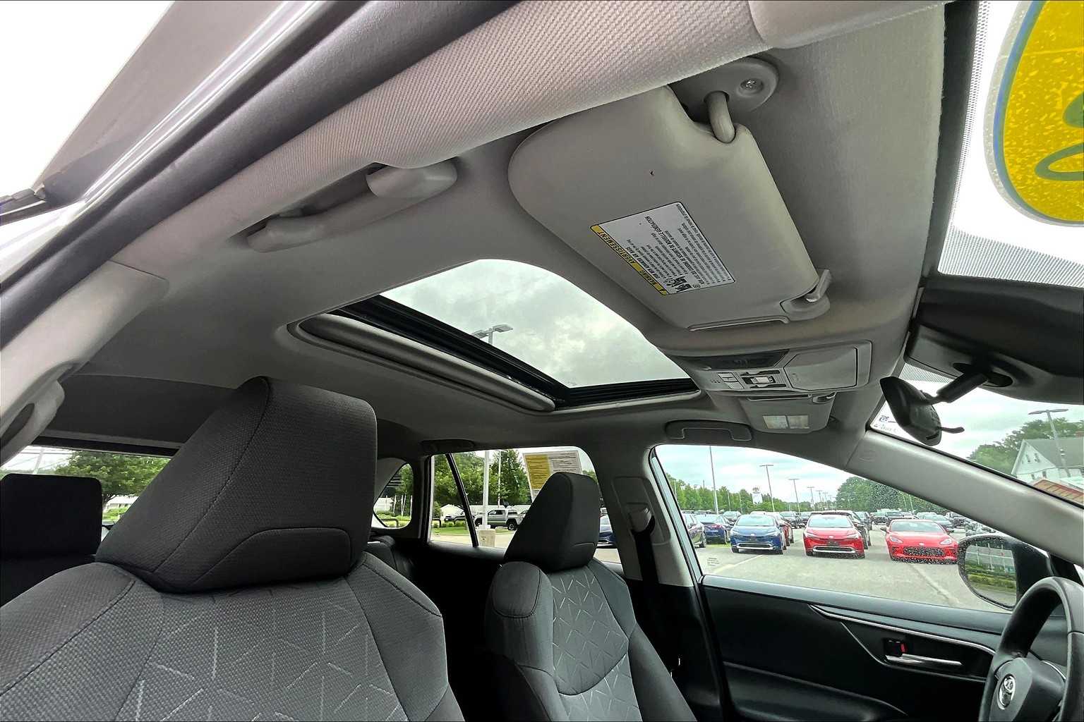 2020 Toyota RAV4 XLE - Photo 22