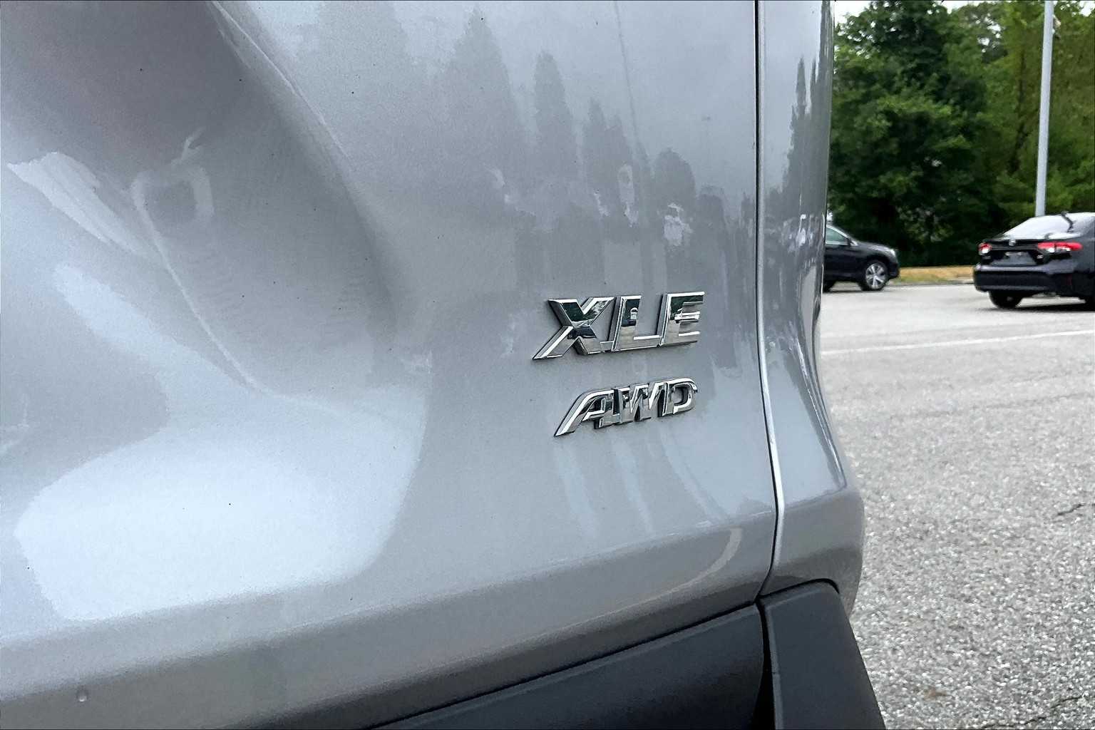 2020 Toyota RAV4 XLE - Photo 29