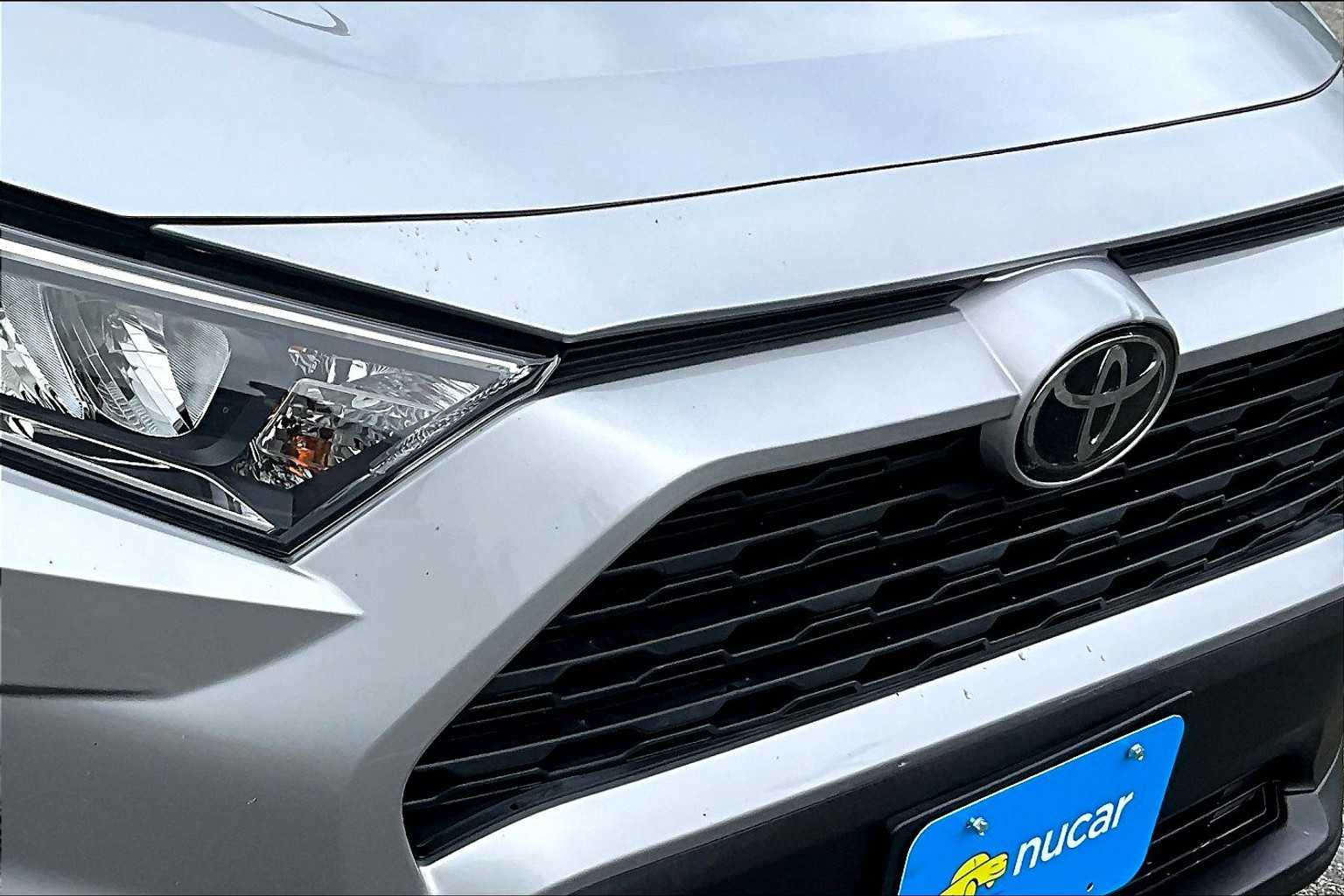 2020 Toyota RAV4 XLE - Photo 32