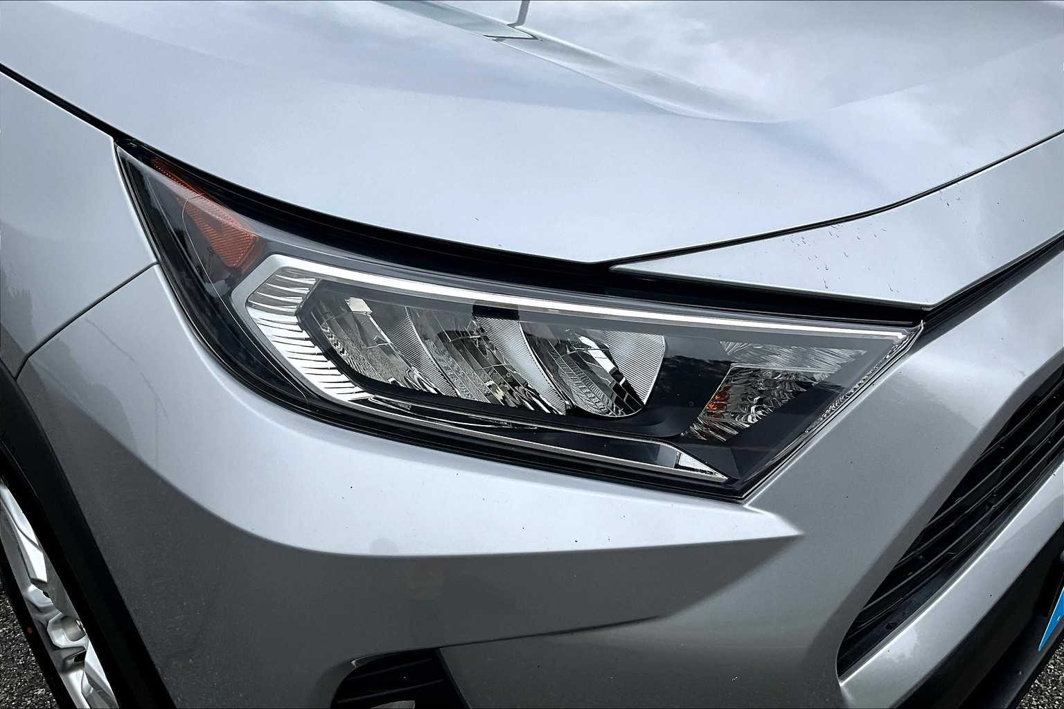 2020 Toyota RAV4 XLE - Photo 33