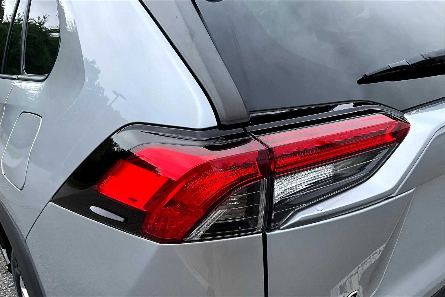 2020 Toyota RAV4 XLE - Photo 34