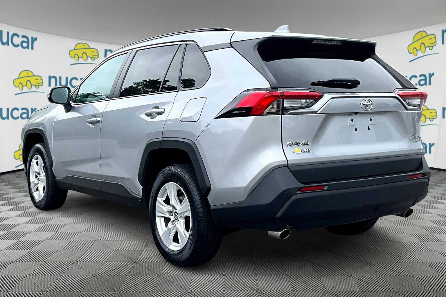 2020 Toyota RAV4 XLE - Photo 4