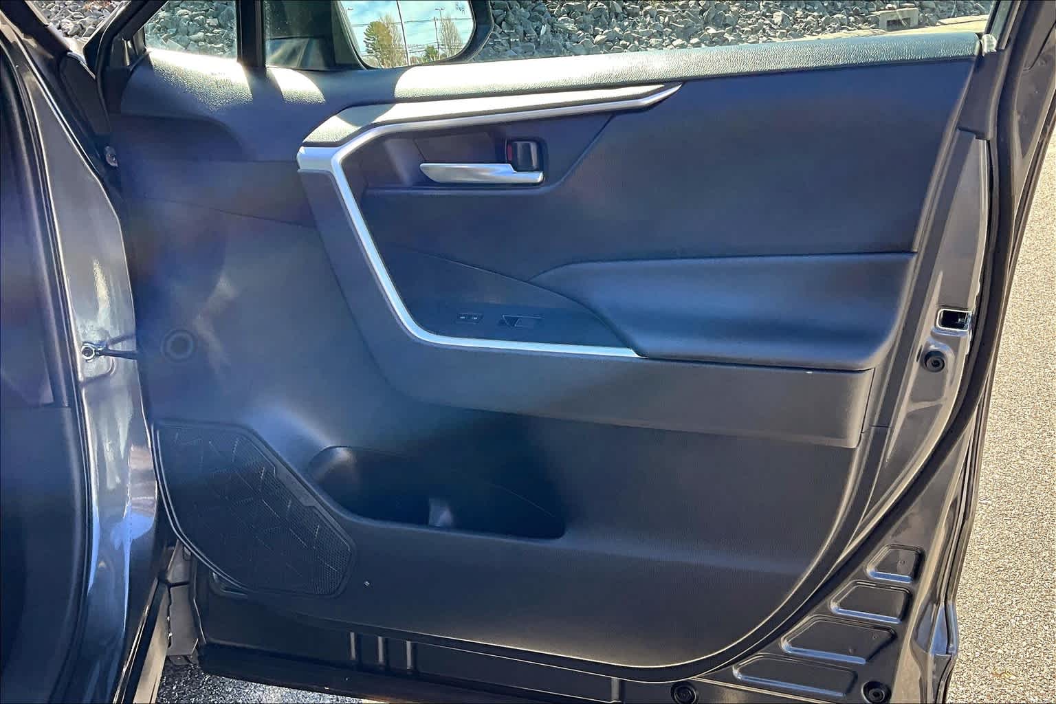 2024 Toyota RAV4 XLE - Photo 12