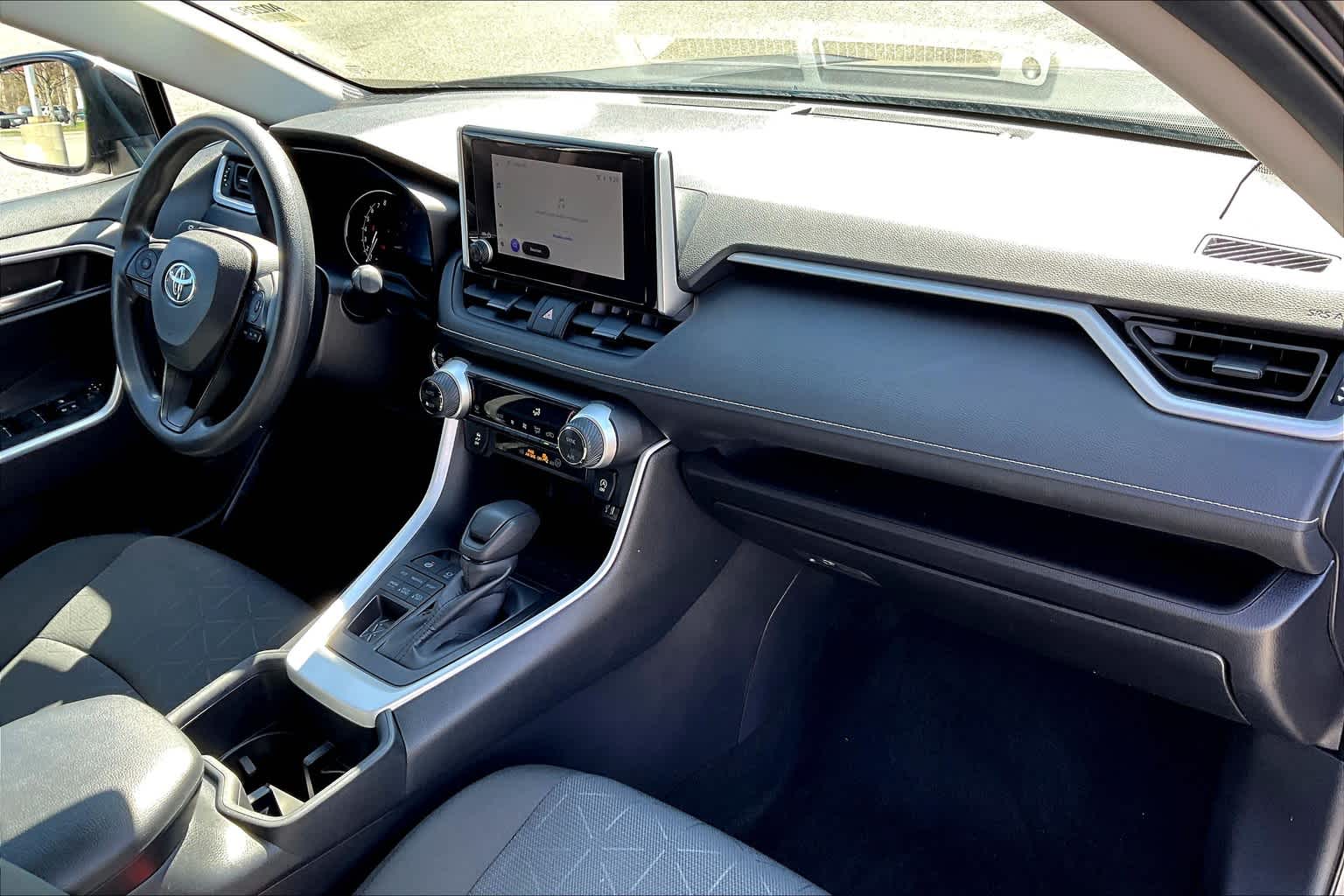 2024 Toyota RAV4 XLE - Photo 14