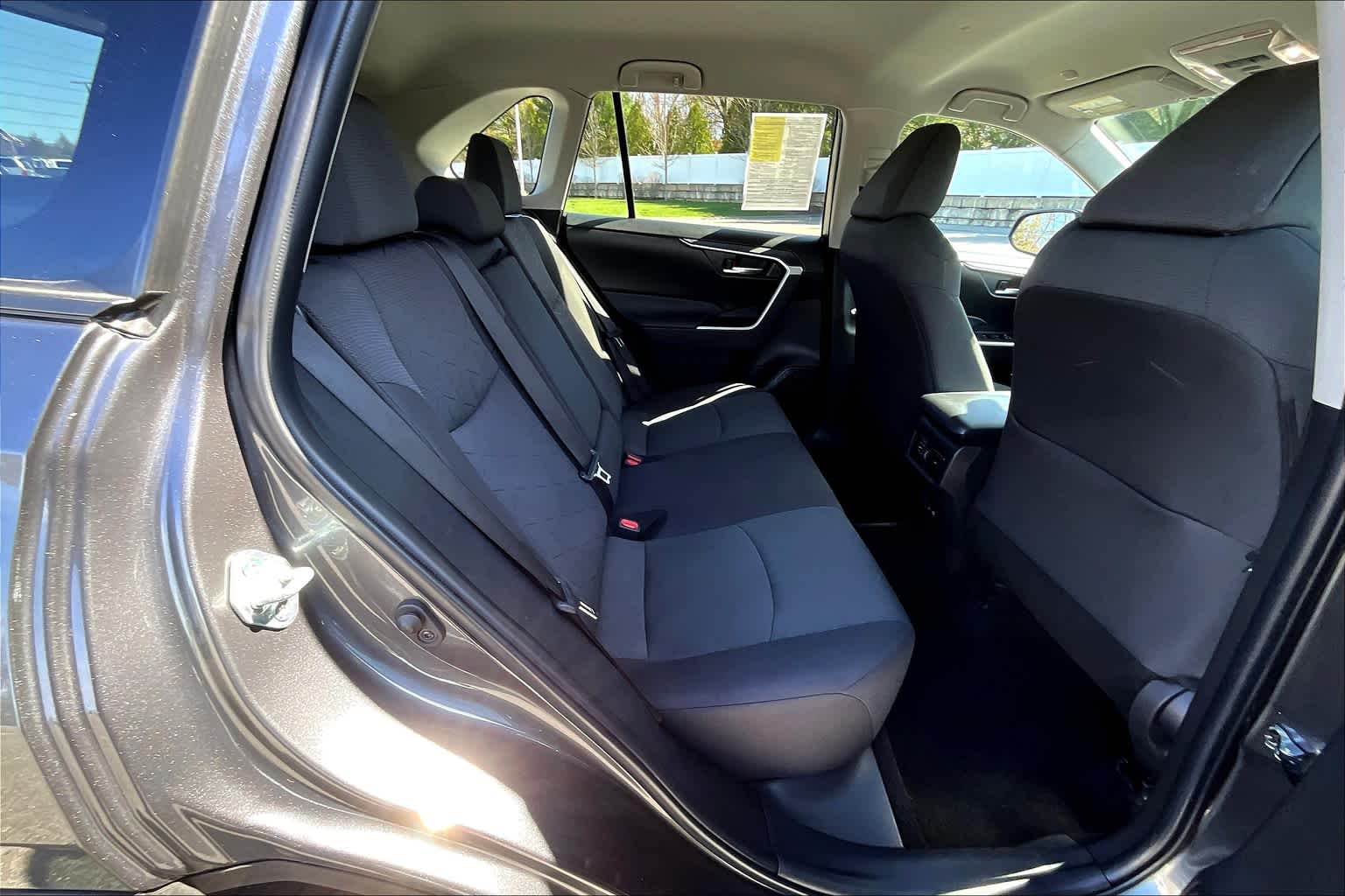 2024 Toyota RAV4 XLE - Photo 16