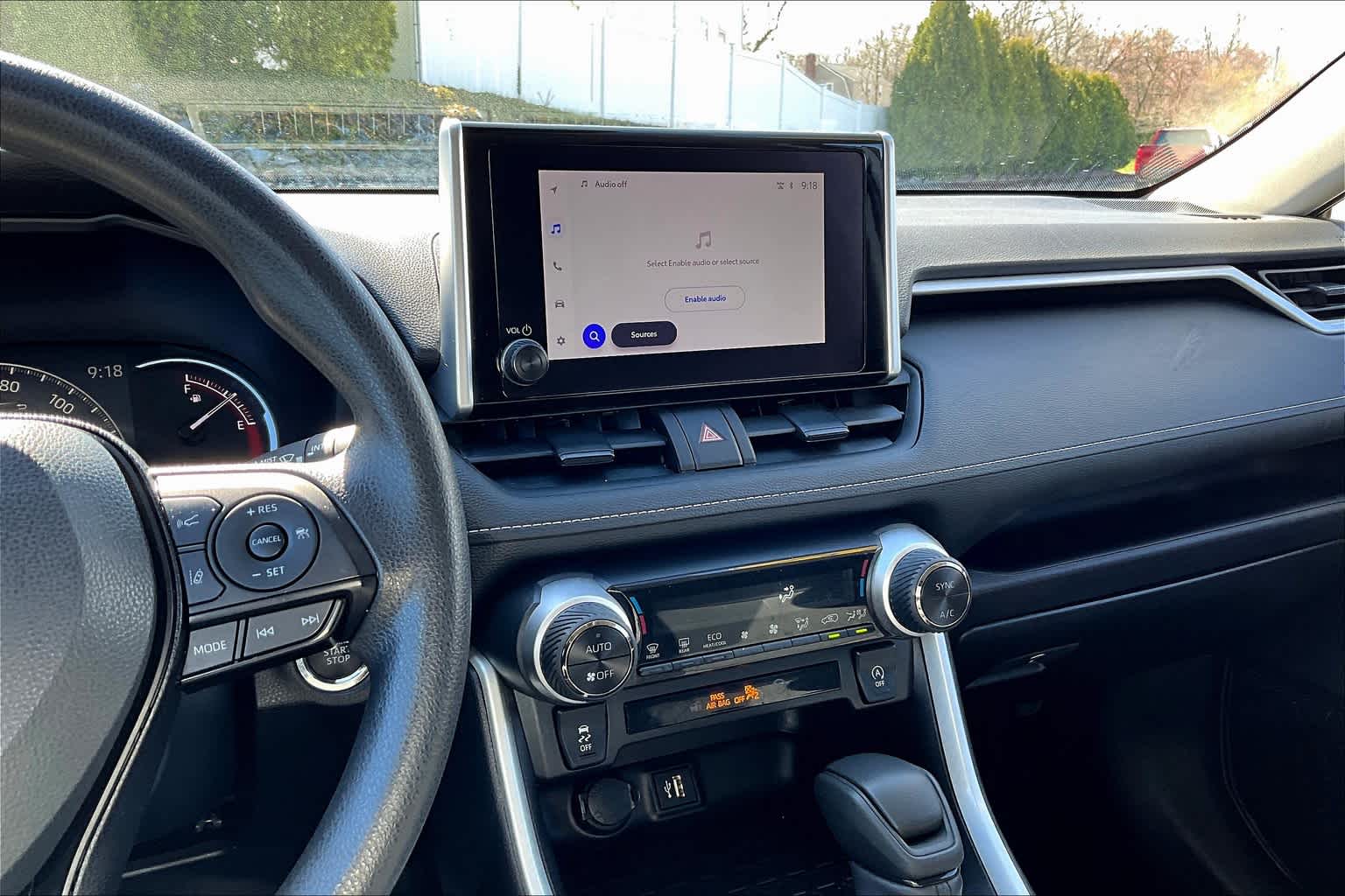 2024 Toyota RAV4 XLE - Photo 18