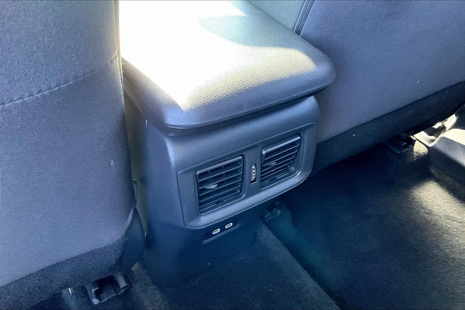 2024 Toyota RAV4 XLE - Photo 28
