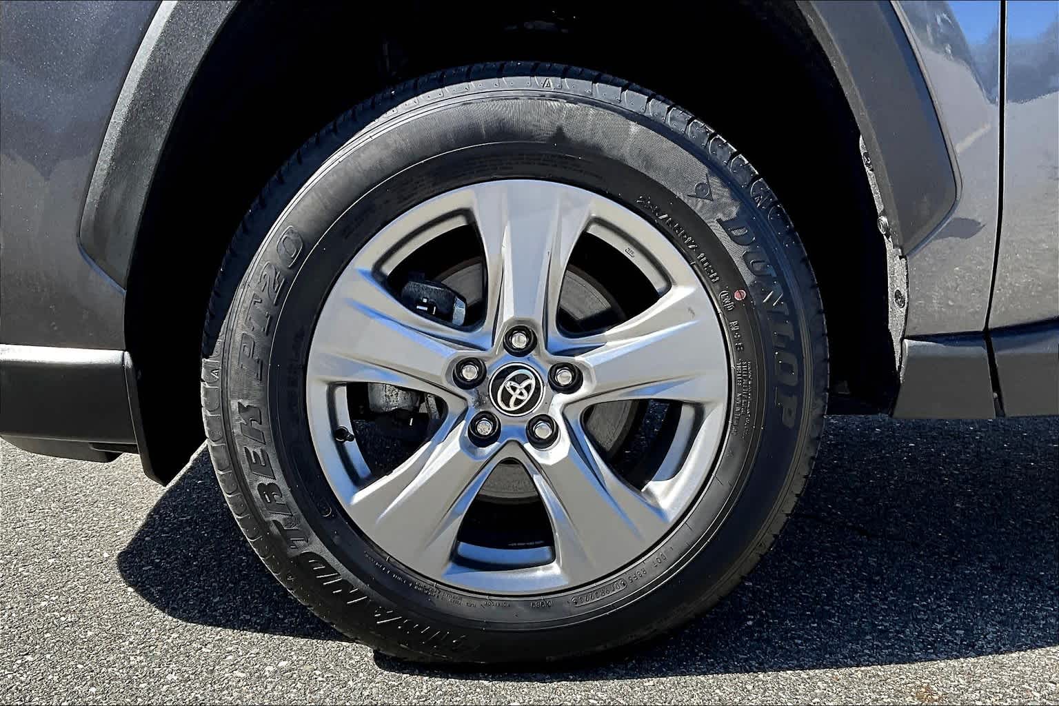 2024 Toyota RAV4 XLE - Photo 7