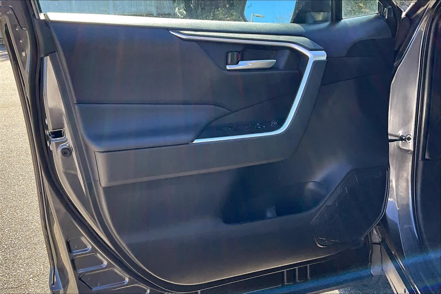 2024 Toyota RAV4 XLE - Photo 9